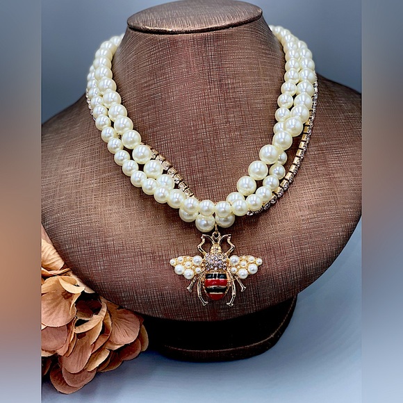 Chain Necklace..   Honey Bee Triple Layered Pearl Necklace & Earrings - Picture 1 of 9